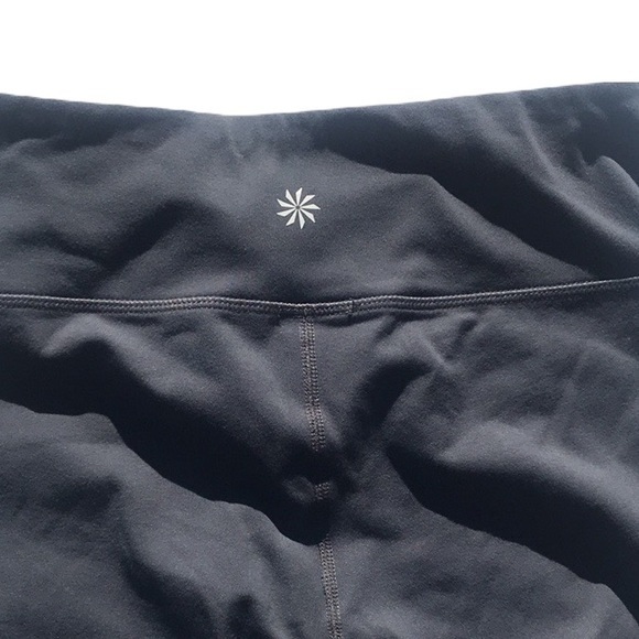 Athleta Chaturanga Gray Capri Crop Leggings in Flint Gray Size Small - Picture 8 of 8